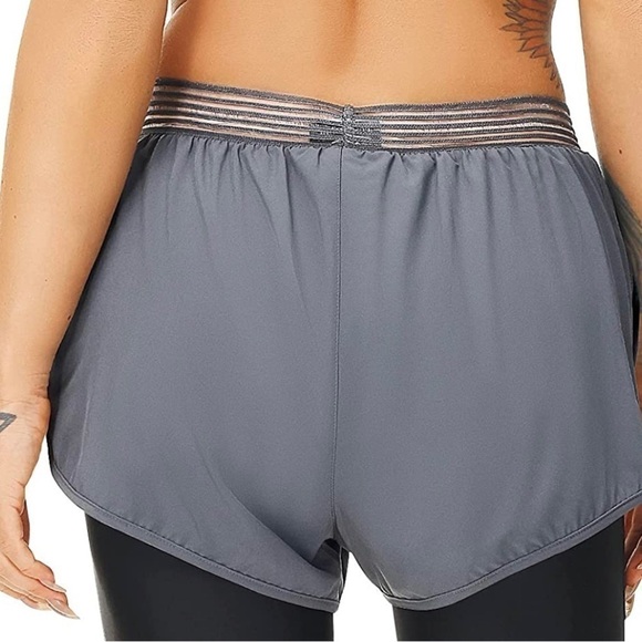 Women's Shorts LUSHENUNI Activewear Light Gray Shorts Size-L NWT - Picture 2 of 4